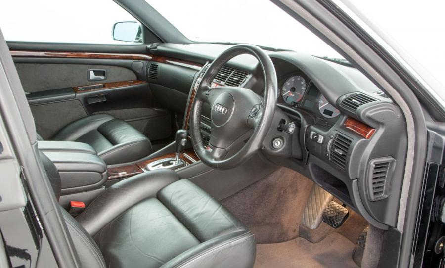 Интерьер Audi S8 (D2) 1999 года  (UK) (фото 17 из 39)